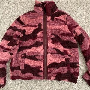 Old Navy Women’s Pink Camo Zip-Up Fluffy Jacket Size Medium NWOT